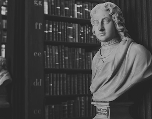Бюст в библиотеке